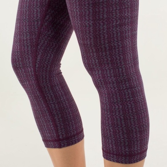 Lululemon Wunder Under Crop - Picture 2 of 9